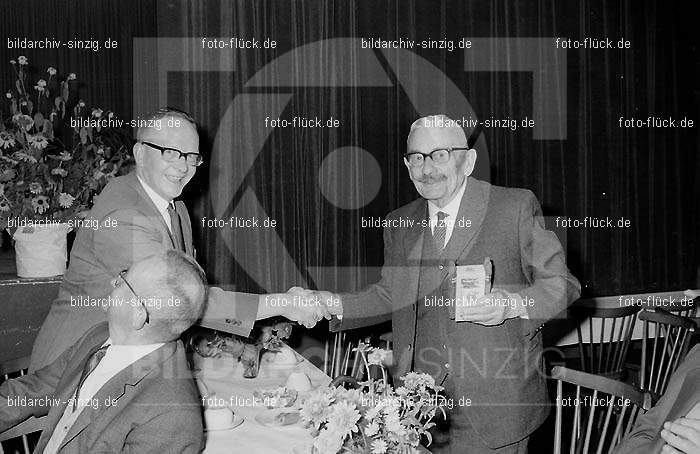 Altenfeier der Stadt Sinzig im Helenensaal 1970: LTSTSNHL-002197