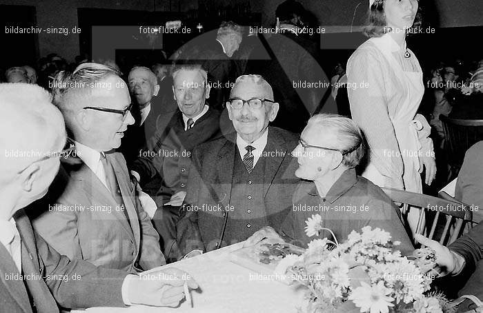 Altenfeier der Stadt Sinzig im Helenensaal 1970: LTSTSNHL-002198