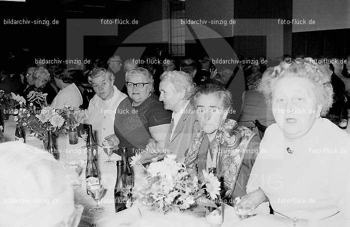 Altenfeier der Stadt Sinzig im Helenensaal 1970: LTSTSNHL-002200