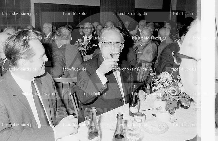 Altenfeier der Stadt Sinzig im Helenensaal 1970: LTSTSNHL-002203