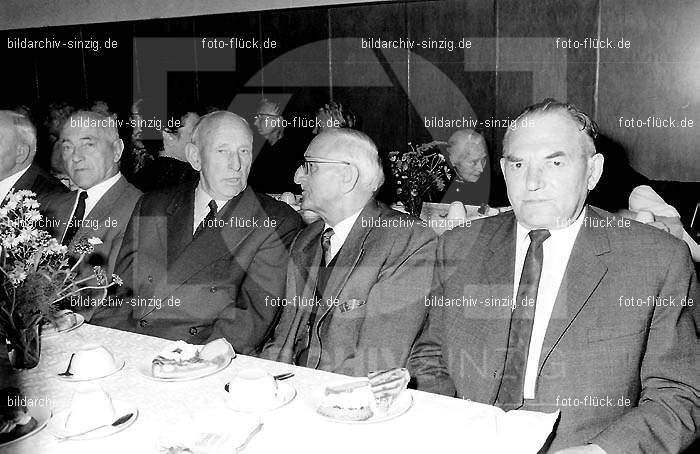 Altenfeier der Stadt Sinzig im Helenensaal 1970: LTSTSNHL-002207