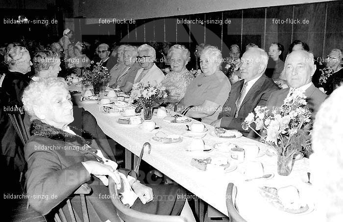 Altenfeier der Stadt Sinzig im Helenensaal 1970: LTSTSNHL-002208