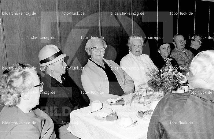 Altenfeier der Stadt Sinzig im Helenensaal 1970: LTSTSNHL-002211