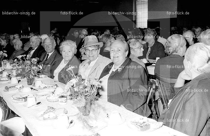 Altenfeier der Stadt Sinzig im Helenensaal 1970: LTSTSNHL-002212