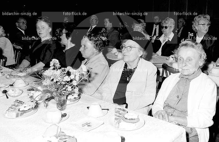 Altenfeier der Stadt Sinzig im Helenensaal 1970: LTSTSNHL-002218