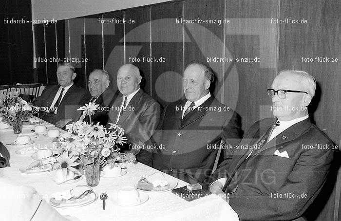 Altenfeier der Stadt Sinzig im Helenensaal 1970: LTSTSNHL-002223