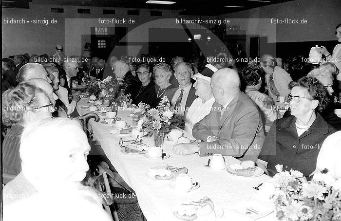 Altenfeier der Stadt Sinzig im Helenensaal 1970: LTSTSNHL-002228