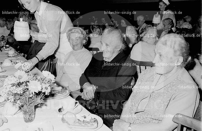 Altenfeier der Stadt Sinzig im Helenensaal 1970: LTSTSNHL-002231