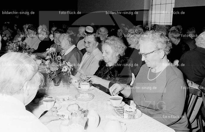 Altenfeier der Stadt Sinzig im Helenensaal 1970: LTSTSNHL-002233