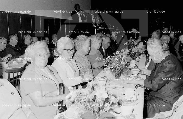 Altenfeier der Stadt Sinzig im Helenensaal 1970: LTSTSNHL-002238