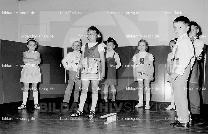 Abschluss-Feier der Schulkinder 1970: BSFRSC-002346