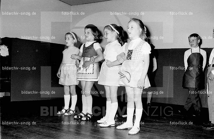 Abschluss-Feier der Schulkinder 1970: BSFRSC-002347