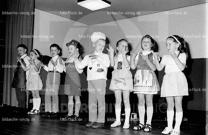 Abschluss-Feier der Schulkinder 1970: BSFRSC-002348