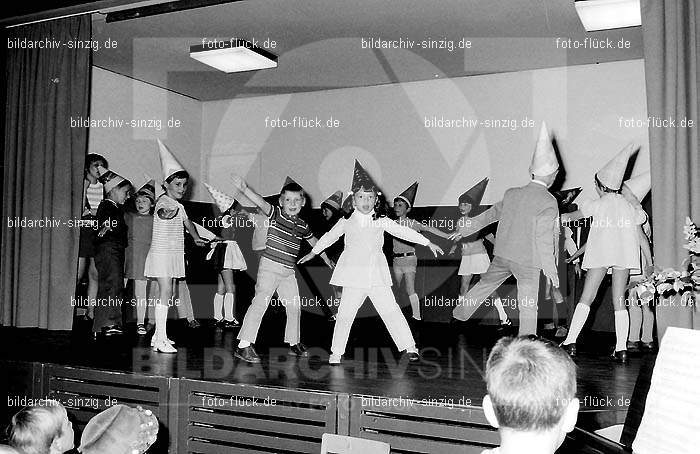 Abschluss-Feier der Schulkinder 1970: BSFRSC-002349