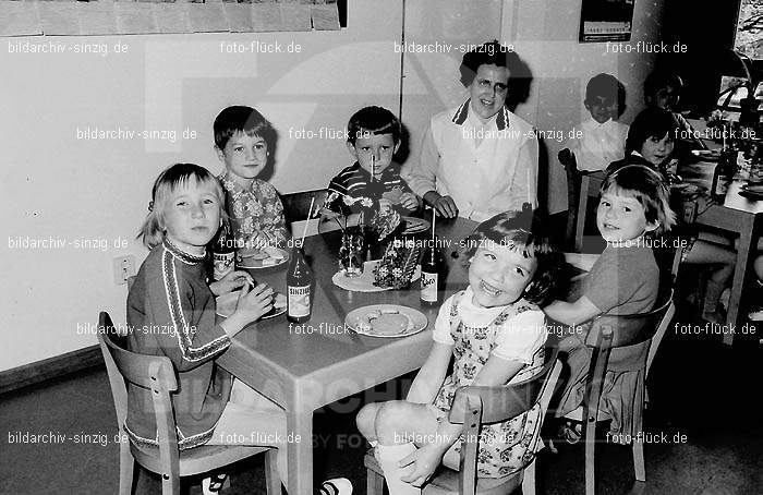 Abschluss-Feier der Schulkinder 1970: BSFRSC-002363