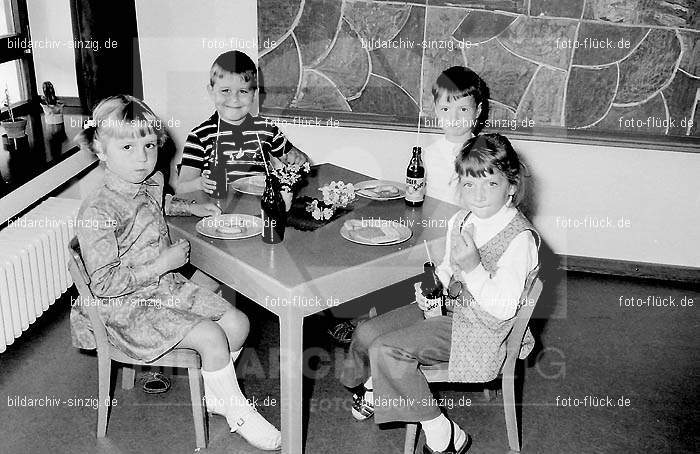 Abschluss-Feier der Schulkinder 1970: BSFRSC-002364