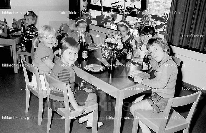 Abschluss-Feier der Schulkinder 1970: BSFRSC-002366