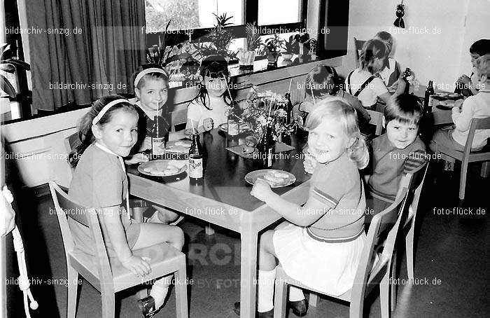 Abschluss-Feier der Schulkinder 1970: BSFRSC-002367