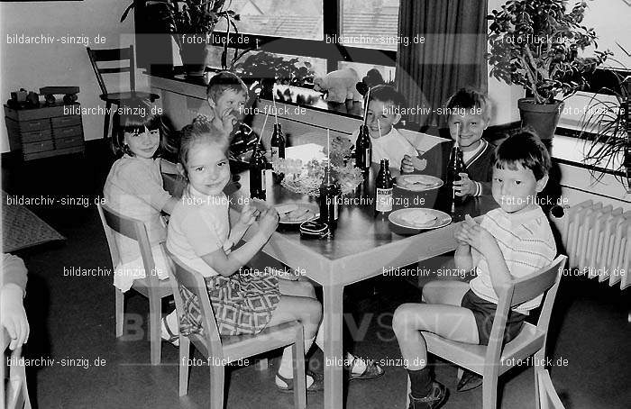 Abschluss-Feier der Schulkinder 1970: BSFRSC-002370
