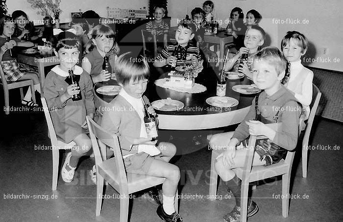 Abschluss-Feier der Schulkinder 1970: BSFRSC-002371