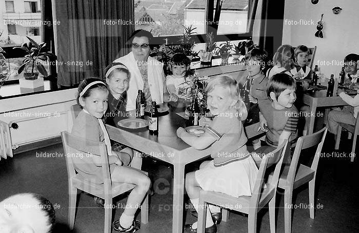 Abschluss-Feier der Schulkinder 1970: BSFRSC-002372