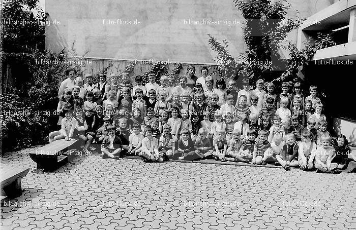Abschluss-Feier der Schulkinder 1970: BSFRSC-002374