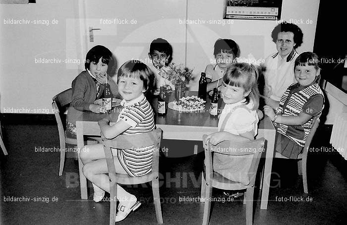 Abschluss-Feier der Schulkinder 1970: BSFRSC-002377