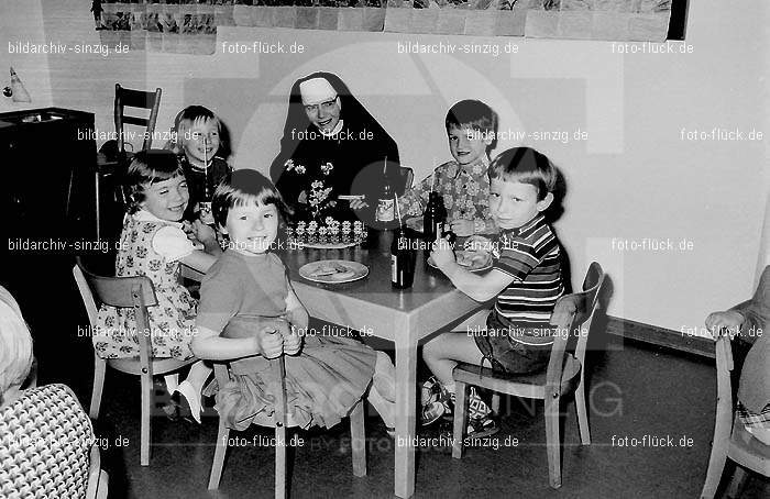 Abschluss-Feier der Schulkinder 1970: BSFRSC-002378