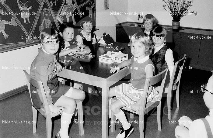 Abschluss-Feier der Schulkinder 1970: BSFRSC-002380