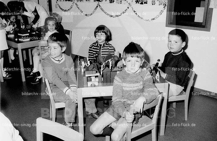 Abschluss-Feier der Schulkinder 1970: BSFRSC-002381