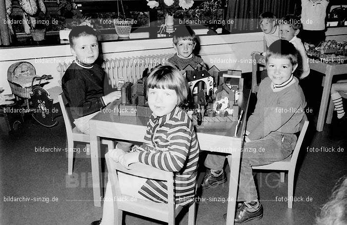 Abschluss-Feier der Schulkinder 1970: BSFRSC-002382