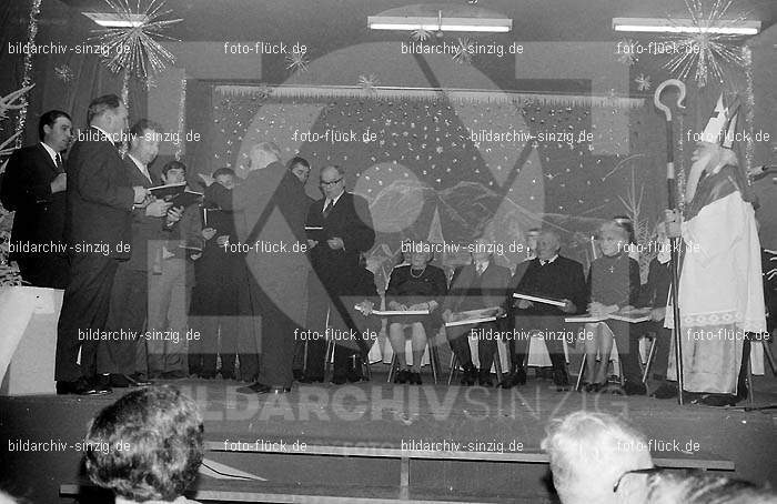 Arbeiter Wohlfahrt Weihnachtsfeier im Helenensaal 1970: RBWHWHHL-002394