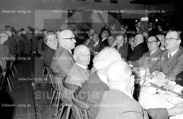 Arbeiter Wohlfahrt Weihnachtsfeier im Helenensaal 1970: RBWHWHHL-002397