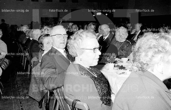 Arbeiter Wohlfahrt Weihnachtsfeier im Helenensaal 1970: RBWHWHHL-002399