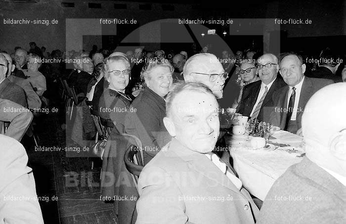 Arbeiter Wohlfahrt Weihnachtsfeier im Helenensaal 1970: RBWHWHHL-002400