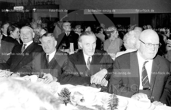 Arbeiter Wohlfahrt Weihnachtsfeier im Helenensaal 1970: RBWHWHHL-002403