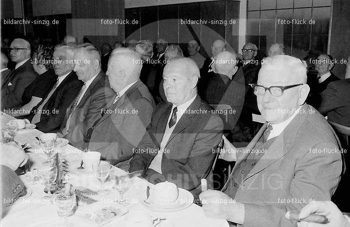 Arbeiter Wohlfahrt Weihnachtsfeier im Helenensaal 1970: RBWHWHHL-002406