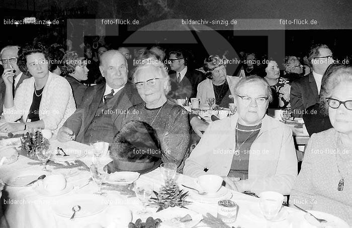 Arbeiter Wohlfahrt Weihnachtsfeier im Helenensaal 1970: RBWHWHHL-002409