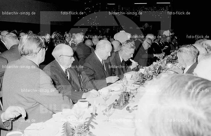 Arbeiter Wohlfahrt Weihnachtsfeier im Helenensaal 1970: RBWHWHHL-002412