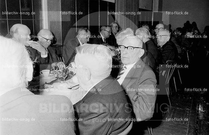 Arbeiter Wohlfahrt Weihnachtsfeier im Helenensaal 1970: RBWHWHHL-002413