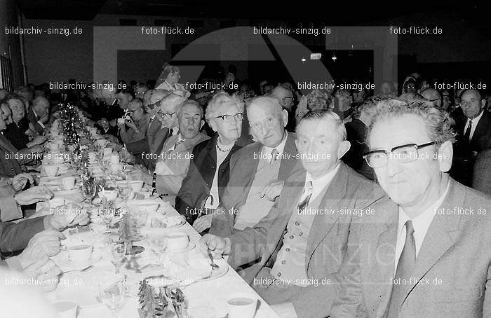 Arbeiter Wohlfahrt Weihnachtsfeier im Helenensaal 1970: RBWHWHHL-002415