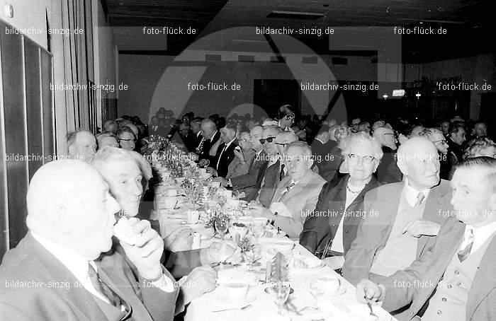 Arbeiter Wohlfahrt Weihnachtsfeier im Helenensaal 1970: RBWHWHHL-002415