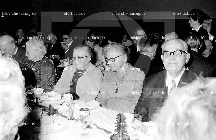 Arbeiter Wohlfahrt Weihnachtsfeier im Helenensaal 1970: RBWHWHHL-002425