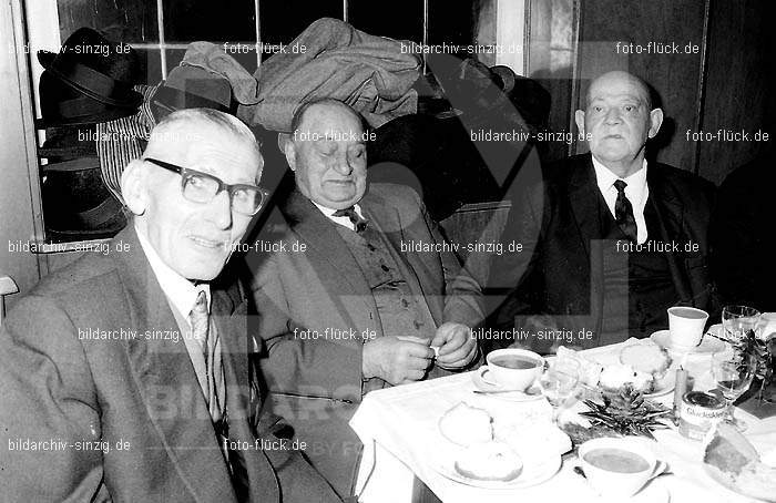 Arbeiter Wohlfahrt Weihnachtsfeier im Helenensaal 1970: RBWHWHHL-002426