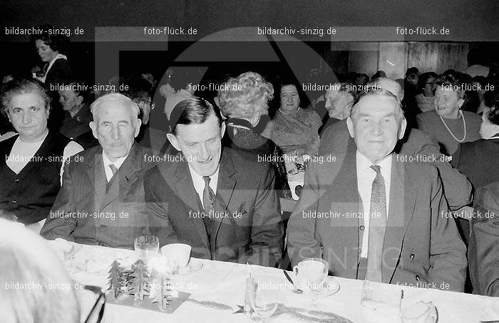 Arbeiter Wohlfahrt Weihnachtsfeier im Helenensaal 1970: RBWHWHHL-002432