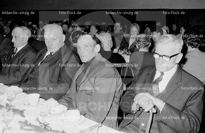 Arbeiter Wohlfahrt Weihnachtsfeier im Helenensaal 1970: RBWHWHHL-002438