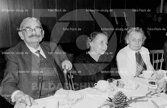 Arbeiter Wohlfahrt Weihnachtsfeier im Helenensaal 1970: RBWHWHHL-002441