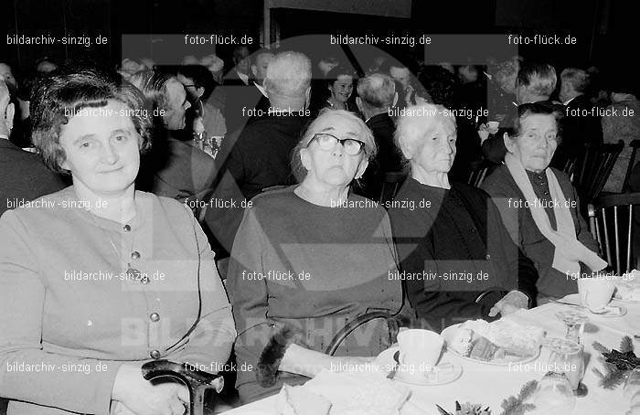 Arbeiter Wohlfahrt Weihnachtsfeier im Helenensaal 1970: RBWHWHHL-002442