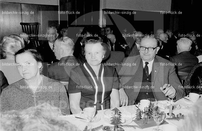 Arbeiter Wohlfahrt Weihnachtsfeier im Helenensaal 1970: RBWHWHHL-002445