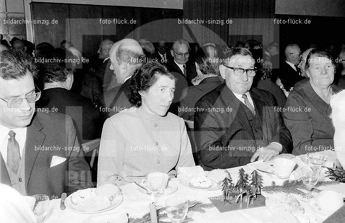 Arbeiter Wohlfahrt Weihnachtsfeier im Helenensaal 1970: RBWHWHHL-002447